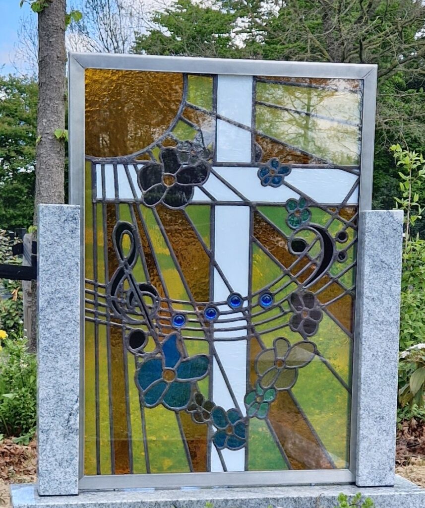 grafmonument van glas in lood